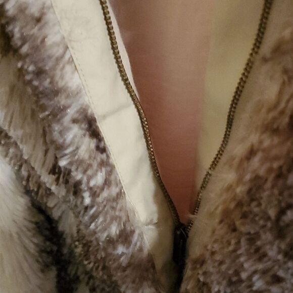 CABI Aspen Faux Fur Vest #3179 - Picture 7 of 7